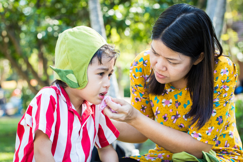 child with dental emergency